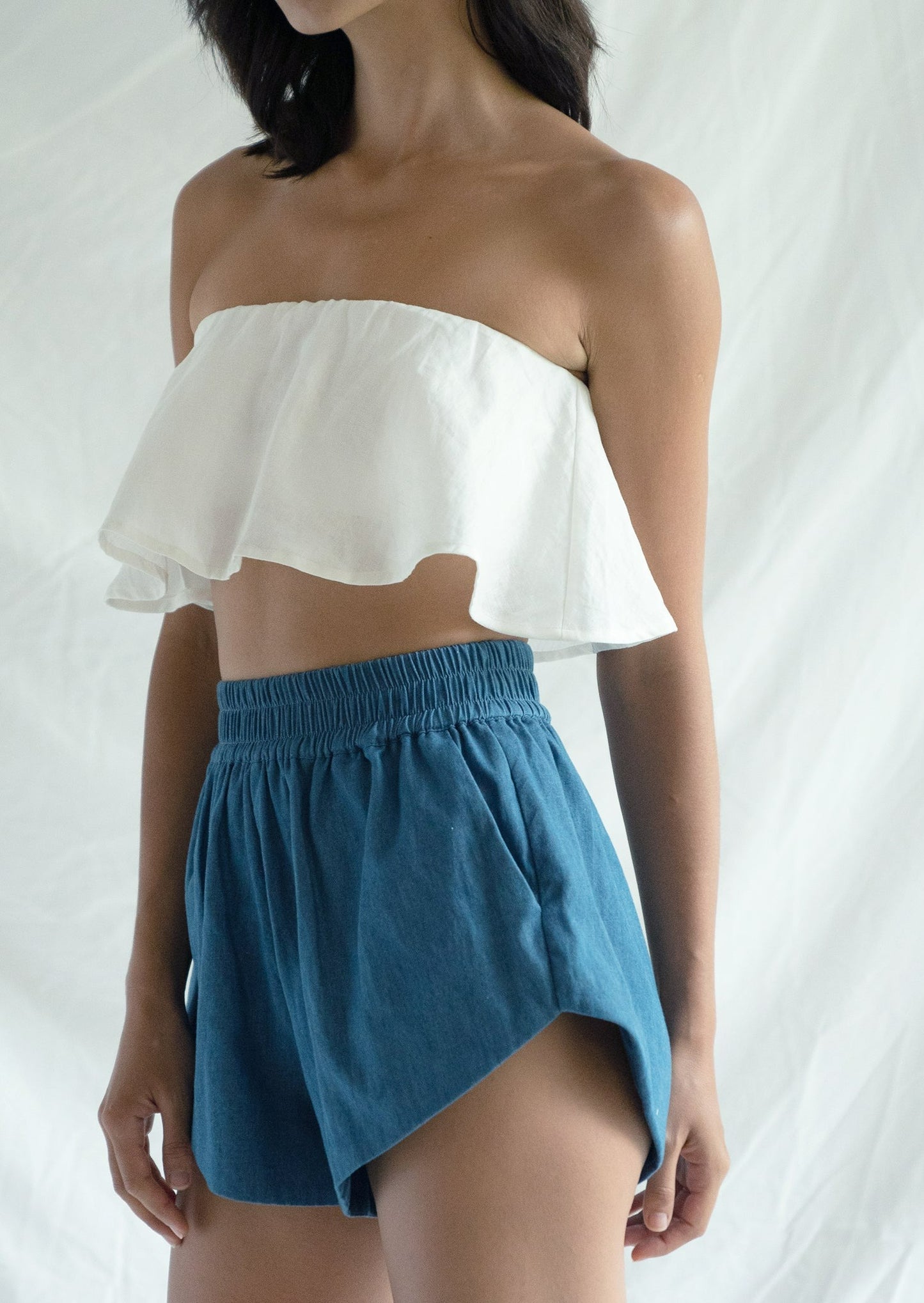 Sleeveless linen bandeau crop top white