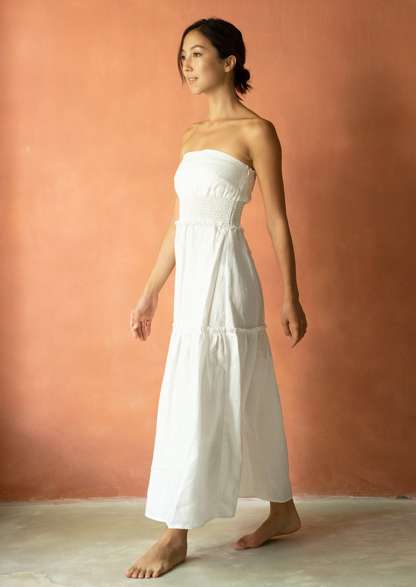 Classy sleeveless long dress off-white