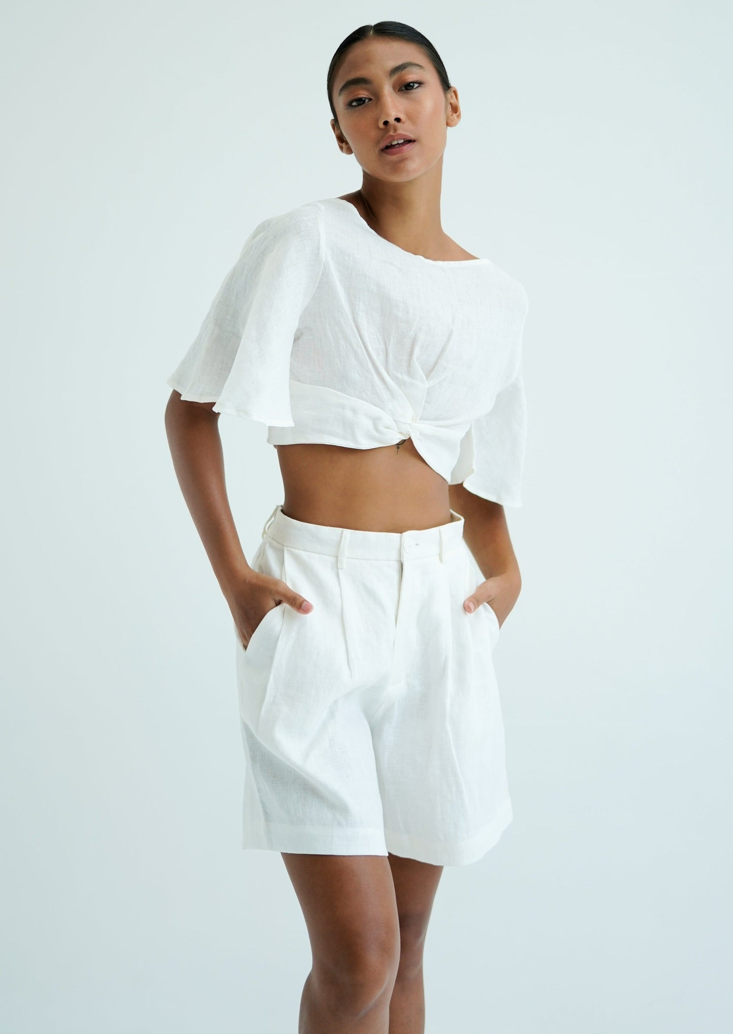 Women's linen bermuda shorts white