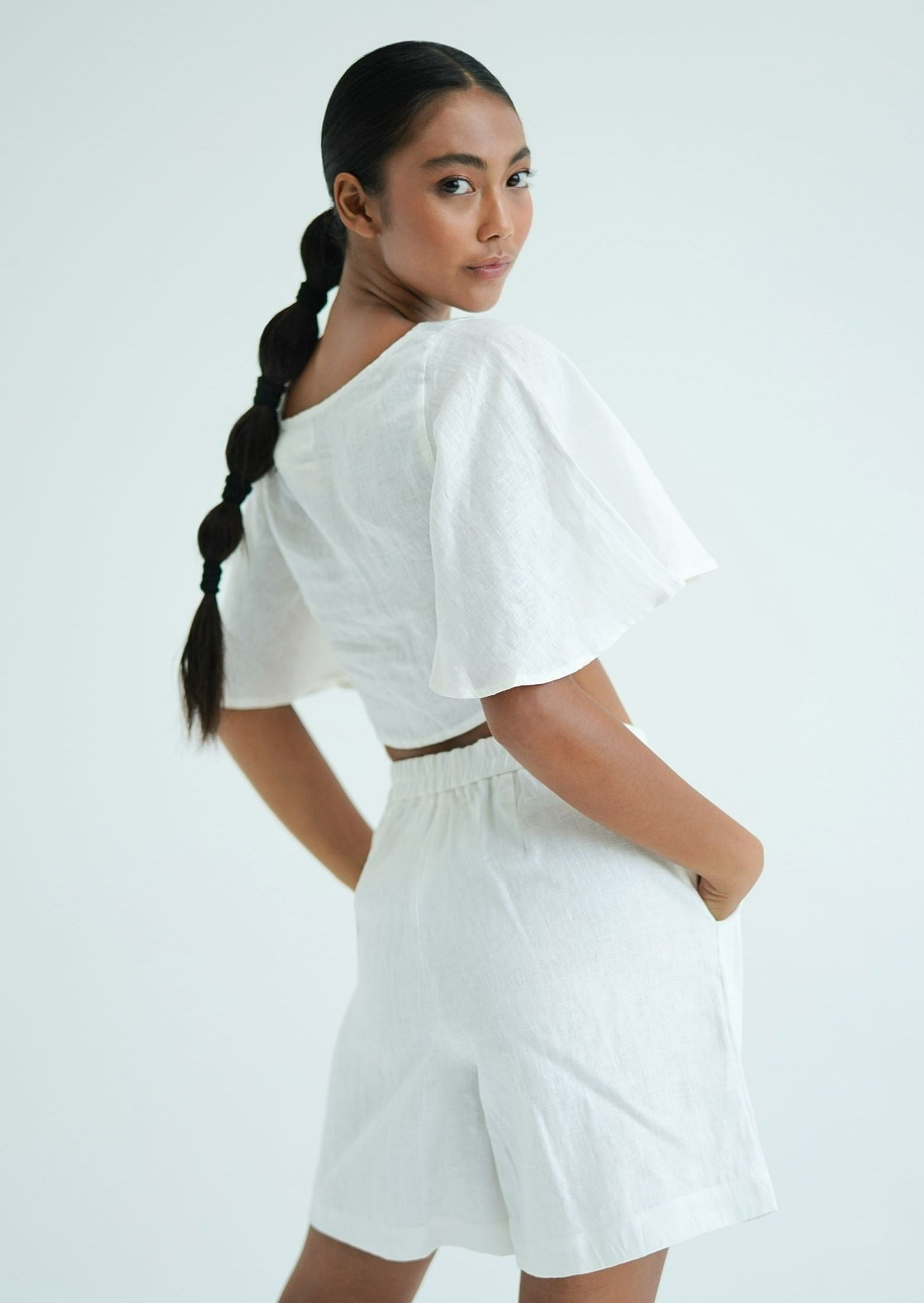 Women's linen bermuda shorts white